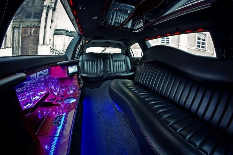 4 limuzyny002 lincoln town car new york 120.