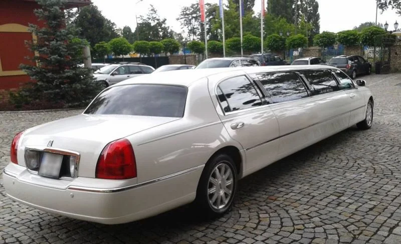 7 limuzyny002 lincoln town car new york 120.
