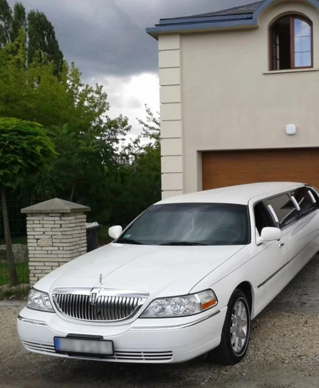 8 limuzyny002 lincoln town car new york 120.